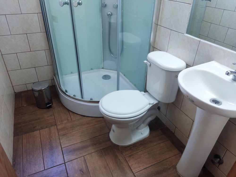 Bano de la cabaña El Peumo de Cabañas El Molino Suyay