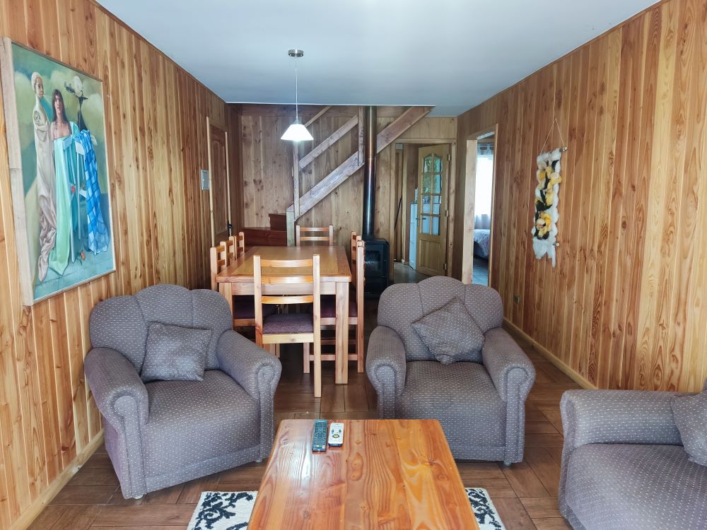 Comedor de la cabaña El Peumo de Cabañas El Molino Suyay