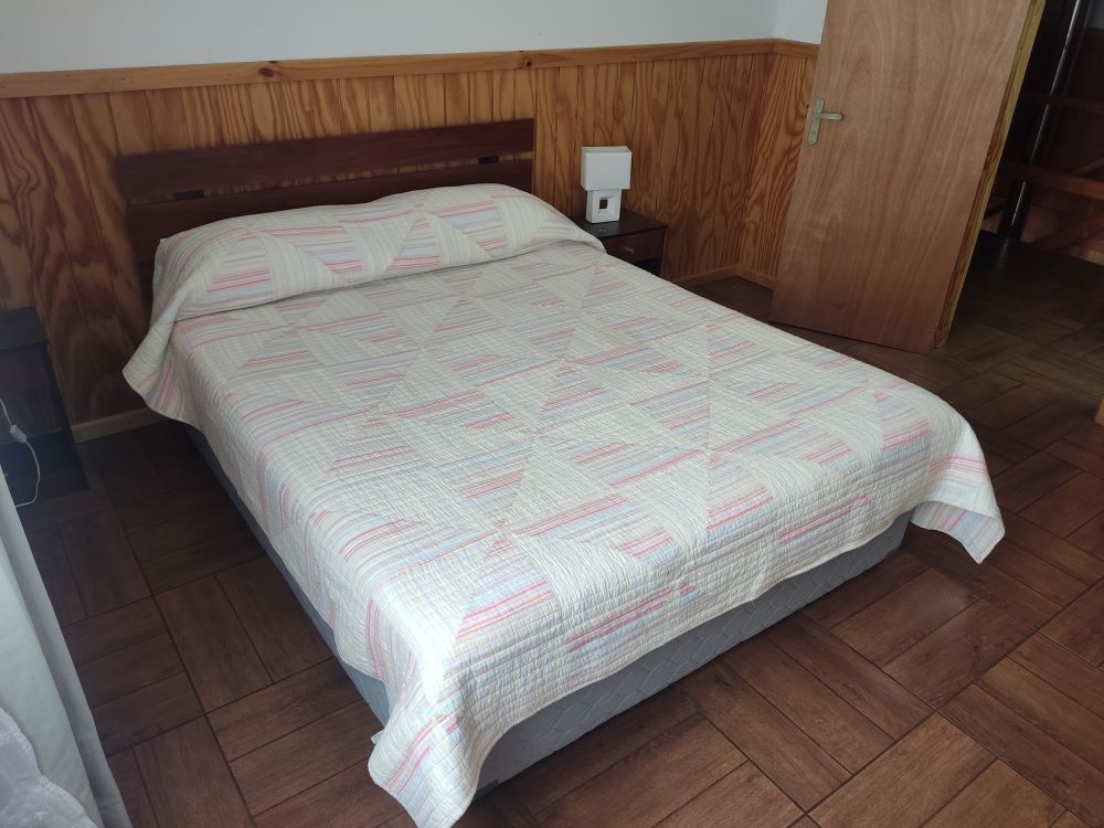 Pieza de la cabaña El Peumo de Cabañas El Molino Suyay