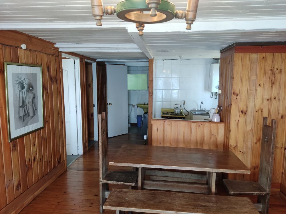 Comedor de la cabaña El Pino de Cabañas El Molino Suyay