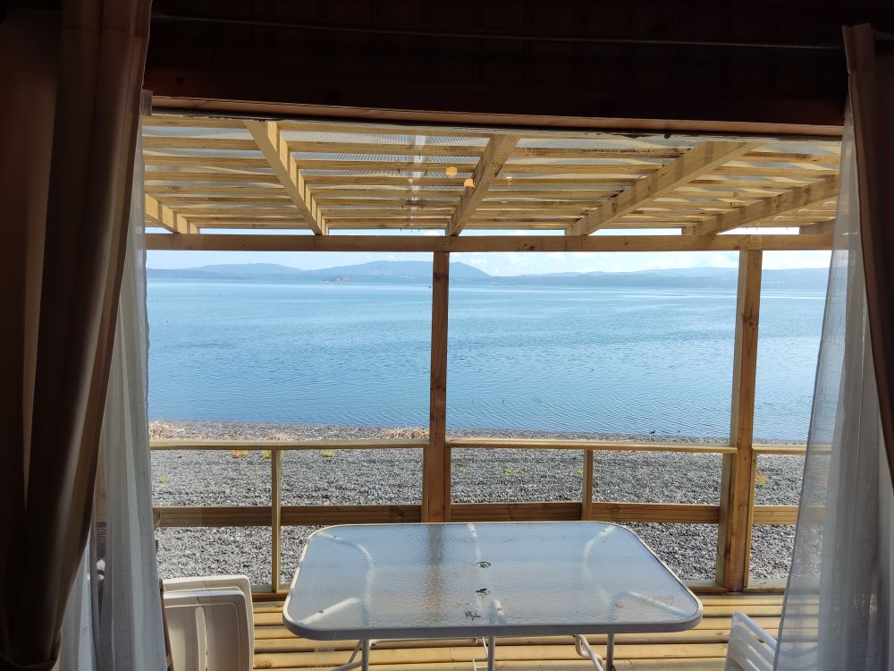 Comedor de la cabaña El Pino de Cabañas El Molino Suyay